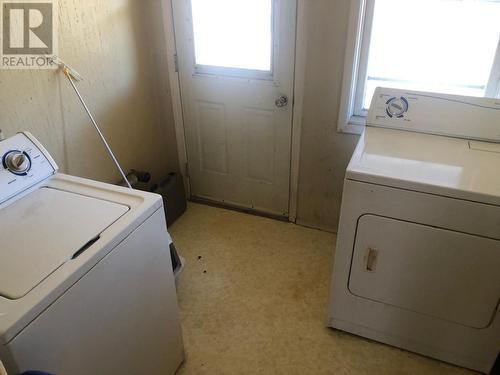 5744 Vermillion Street, Edgewater, BC - Indoor Photo Showing Laundry Room