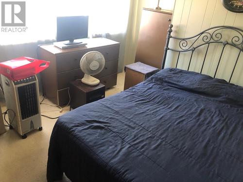 5744 Vermillion Street, Edgewater, BC - Indoor Photo Showing Bedroom