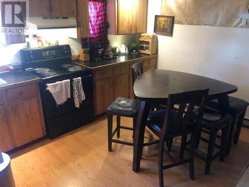 5744 Vermillion Street, Edgewater, BC - Indoor Photo Showing Kitchen