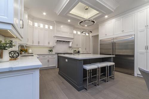 290 Southcote Road, Ancaster, ON - Indoor Photo Showing Kitchen With Upgraded Kitchen