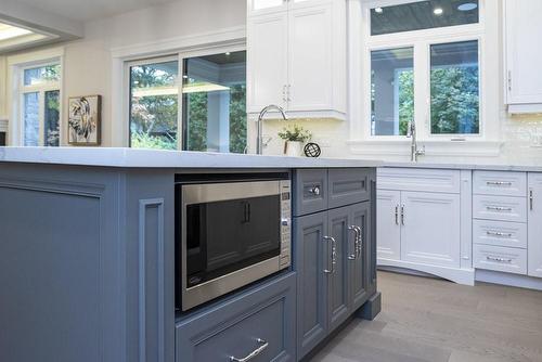 290 Southcote Road, Ancaster, ON - Indoor Photo Showing Kitchen