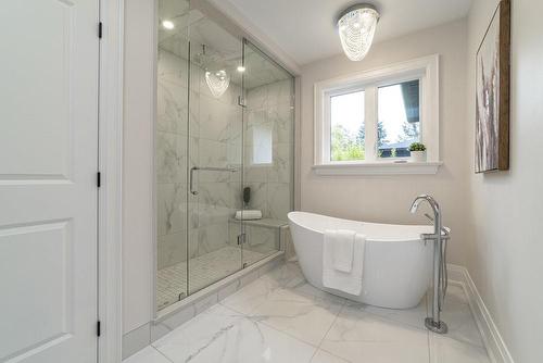 290 Southcote Road, Ancaster, ON - Indoor Photo Showing Bathroom