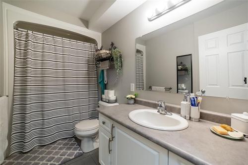180 Wilson Street, Hamilton, ON - Indoor Photo Showing Bathroom