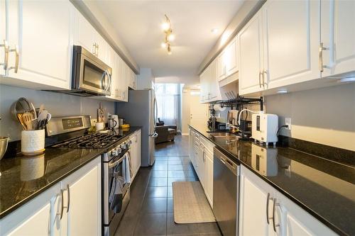 180 Wilson Street, Hamilton, ON - Indoor Photo Showing Kitchen With Upgraded Kitchen