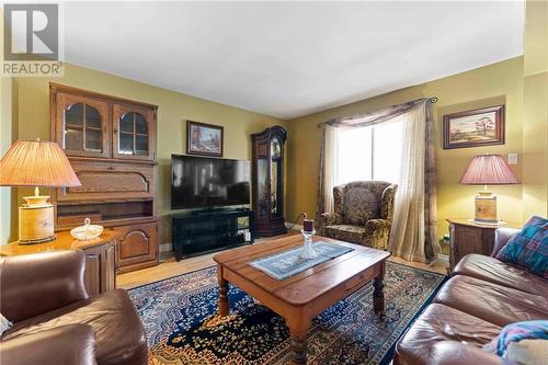66 Sinkhole Trail, Westmeath, ON - Indoor Photo Showing Living Room