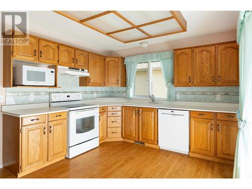 595 Yates Road Unit# 83, Kelowna, BC - Indoor Photo Showing Kitchen
