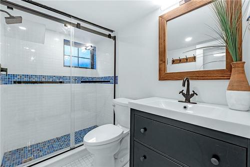 2041 Caroline Street, Burlington, ON - Indoor Photo Showing Bathroom