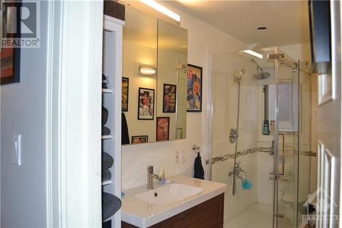 1-400 O'Connor Street, Ottawa, ON - Indoor Photo Showing Bathroom