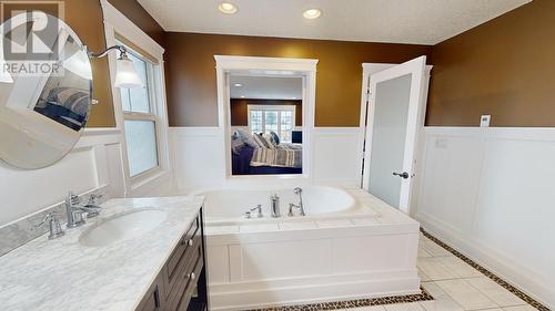 8712 116 Avenue, Fort St. John, BC - Indoor Photo Showing Bathroom