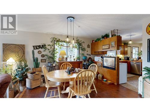 4719 Cariboo Drive, 108 Mile Ranch, BC - Indoor Photo Showing Dining Room