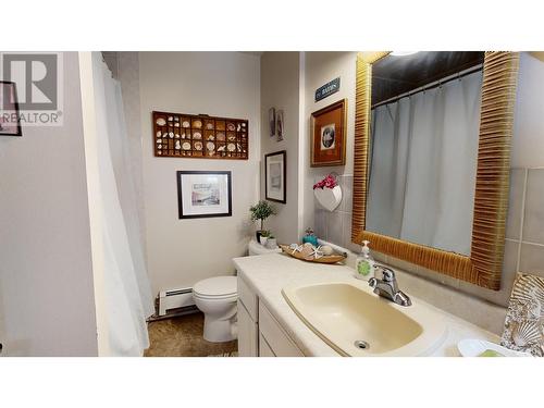 4719 Cariboo Drive, 108 Mile Ranch, BC - Indoor Photo Showing Bathroom