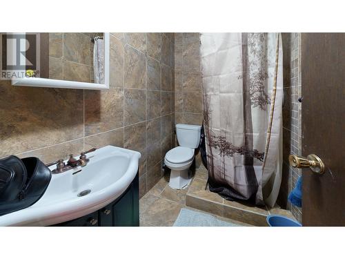 4719 Cariboo Drive, 108 Mile Ranch, BC - Indoor Photo Showing Bathroom