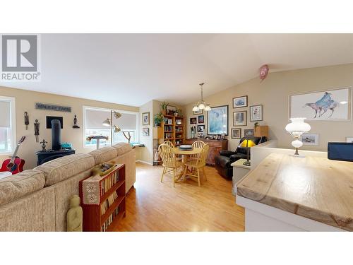 4719 Cariboo Drive, 108 Mile Ranch, BC - Indoor Photo Showing Living Room