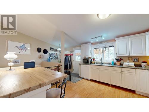 4719 Cariboo Drive, 108 Mile Ranch, BC - Indoor Photo Showing Kitchen