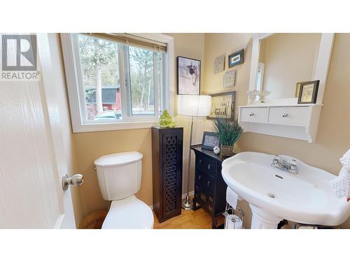 4719 Cariboo Drive, 108 Mile Ranch, BC - Indoor Photo Showing Bathroom