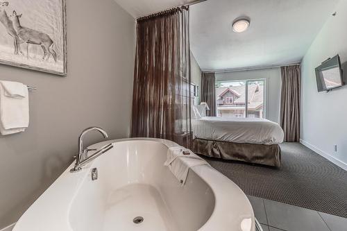 405 - 400 Stemwinder Drive, Kimberley, BC - Indoor Photo Showing Bathroom