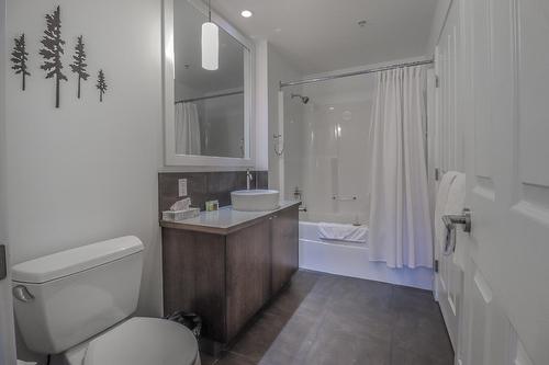 405 - 400 Stemwinder Drive, Kimberley, BC - Indoor Photo Showing Bathroom