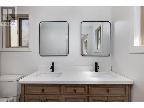 2185 Shannon Way, West Kelowna, BC - Indoor Photo Showing Bathroom