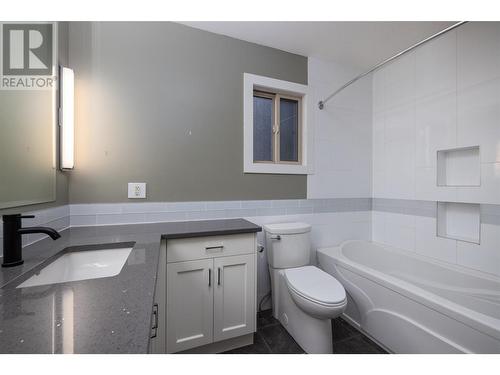 2185 Shannon Way, West Kelowna, BC - Indoor Photo Showing Bathroom