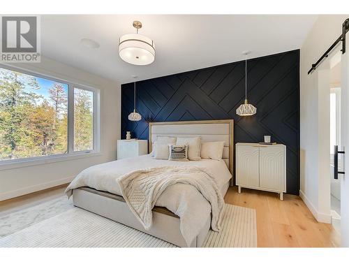 10198 Beacon Hill Drive, Lake Country, BC - Indoor Photo Showing Bedroom