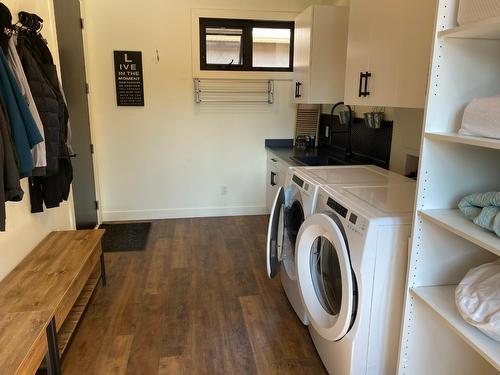 8660 Riverside Drive, Grand Forks, BC - Indoor Photo Showing Laundry Room
