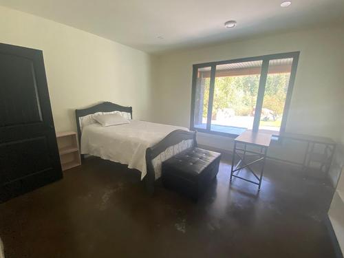 8660 Riverside Drive, Grand Forks, BC - Indoor Photo Showing Bedroom