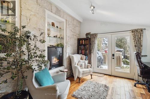 38 Waterloo Ave, Guelph, ON - Indoor Photo Showing Living Room With Fireplace