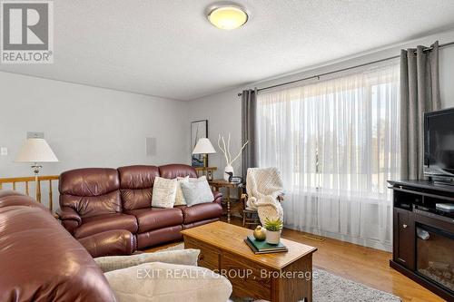 11 Pitchers Road, Quinte West, ON - Indoor Photo Showing Living Room