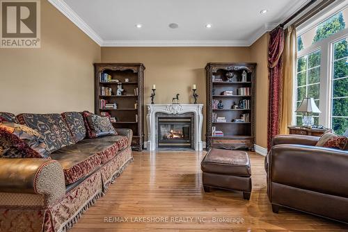 5 Lynden Crt, Hamilton Township, ON - Indoor Photo Showing Living Room With Fireplace