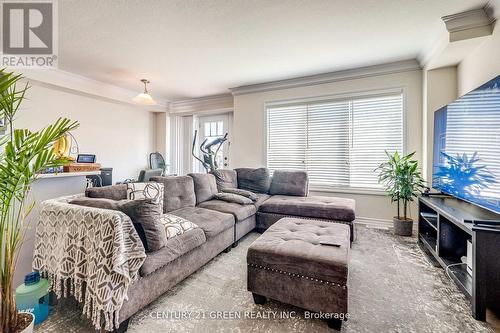 44 Sherway St, Hamilton, ON - Indoor Photo Showing Living Room