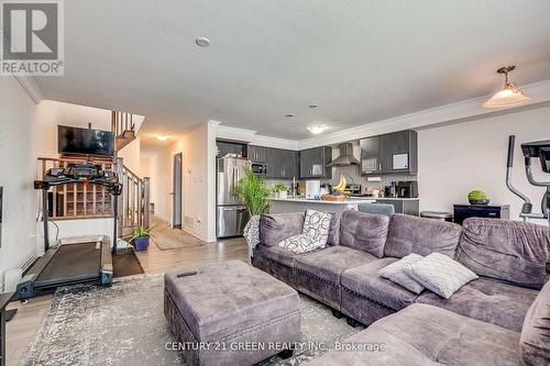 44 Sherway Street, Hamilton, ON - Indoor Photo Showing Living Room