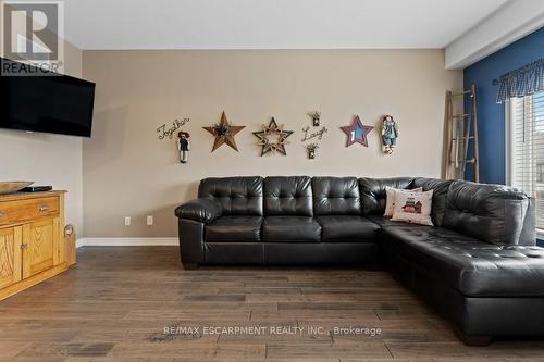 84 Severino Circle, West Lincoln, ON - Indoor Photo Showing Living Room