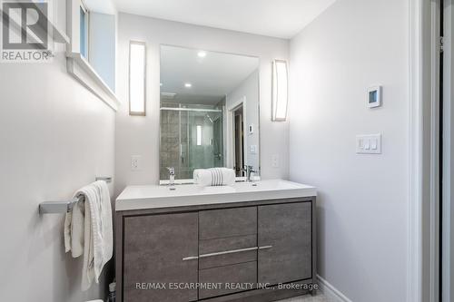 152 Weirs Lane, Hamilton, ON - Indoor Photo Showing Bathroom