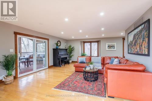 152 Weirs Lane, Hamilton, ON - Indoor Photo Showing Living Room