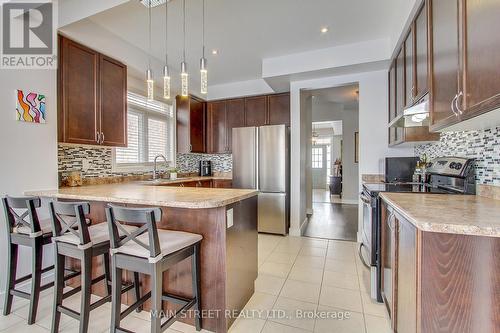 18 Corwin Drive, Bradford West Gwillimbury, ON - Indoor Photo Showing Kitchen With Stainless Steel Kitchen