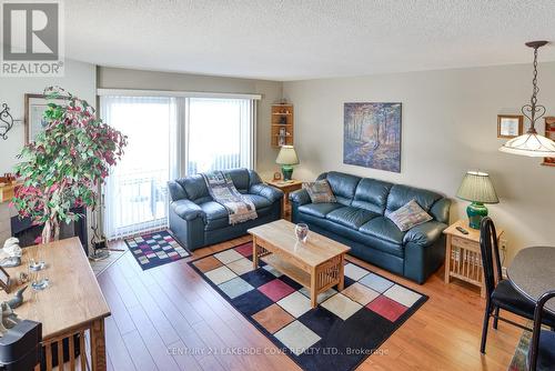 1 - 11 Laguna Parkway, Ramara, ON - Indoor Photo Showing Living Room