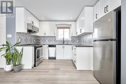 6394 Bluebird Street, Ramara, ON - Indoor Photo Showing Kitchen With Upgraded Kitchen