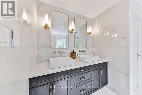 3400 Lakeshore Rd, Burlington, ON - Indoor Photo Showing Bathroom