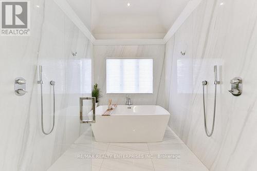 1230 Queen Victoria Ave, Mississauga, ON - Indoor Photo Showing Bathroom