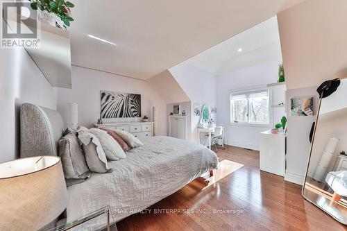 1230 Queen Victoria Ave, Mississauga, ON - Indoor Photo Showing Bedroom