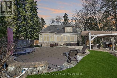 1230 Queen Victoria Ave, Mississauga, ON - Outdoor