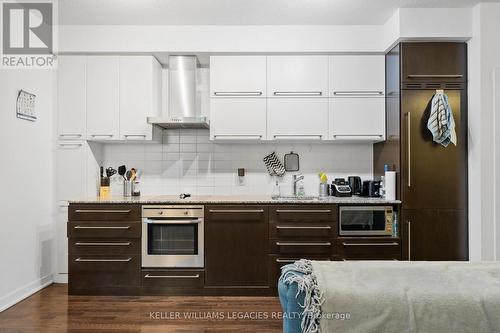 #413 -770 Bay St, Toronto, ON - Indoor Photo Showing Kitchen With Upgraded Kitchen