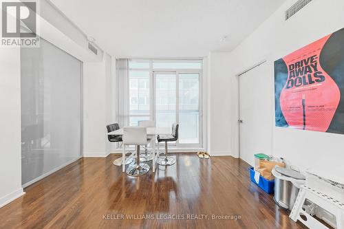 #413 -770 Bay St, Toronto, ON - Indoor Photo Showing Dining Room