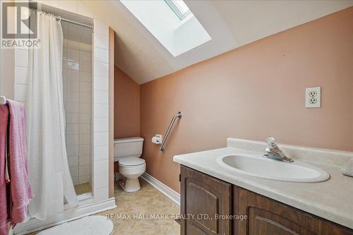 #11 -110 Mary St W, Whitby, ON - Indoor Photo Showing Bathroom