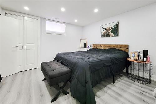996 Barton Street, Stoney Creek, ON - Indoor Photo Showing Bedroom