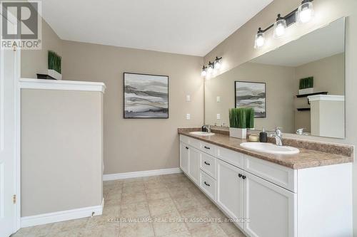 30 Madill Dr, Mono, ON - Indoor Photo Showing Bathroom