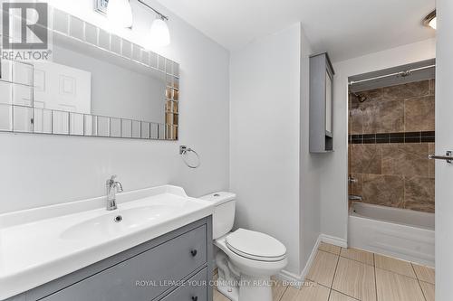 #5 -52 Adelaide St, Barrie, ON - Indoor Photo Showing Bathroom