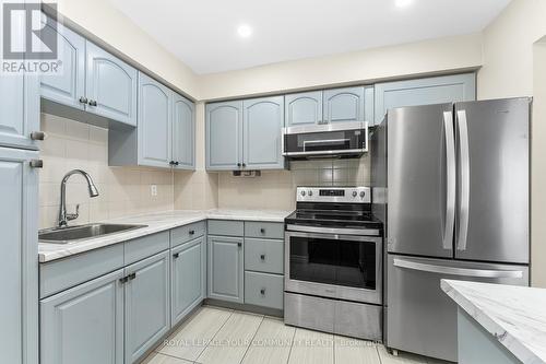 #5 -52 Adelaide St, Barrie, ON - Indoor Photo Showing Kitchen