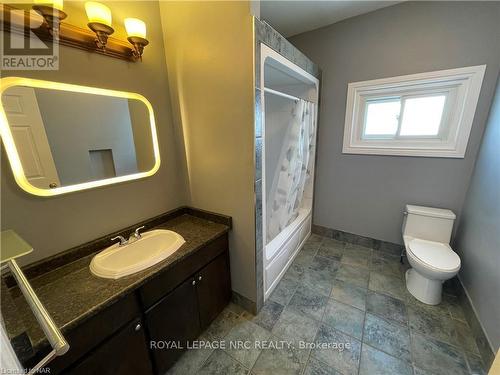 53 Albert St W, Thorold, ON - Indoor Photo Showing Bathroom