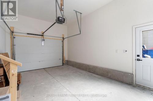 137 St George St, Welland, ON - Indoor Photo Showing Garage